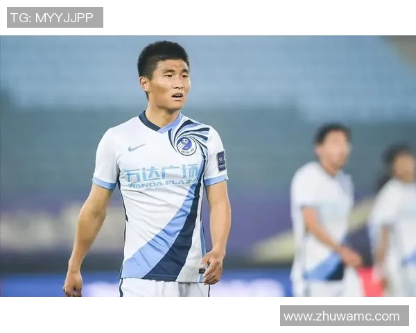 赵旭日：中国足球中场新星崭露头角，带领球队突破重围