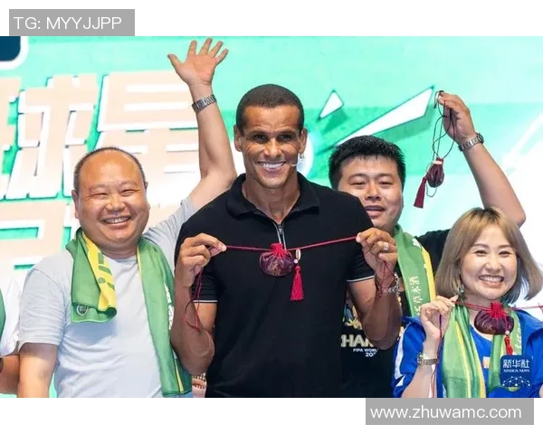 足球球星与孩子们的温情互动:传递梦想与励志精神的力量 足球球星与孩子们的温情互动:传递梦想与励志精神的力量